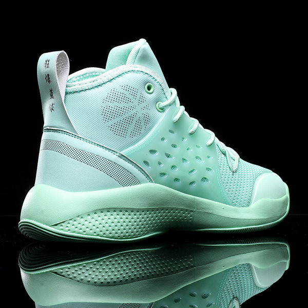 Kõrged spordijalatsid