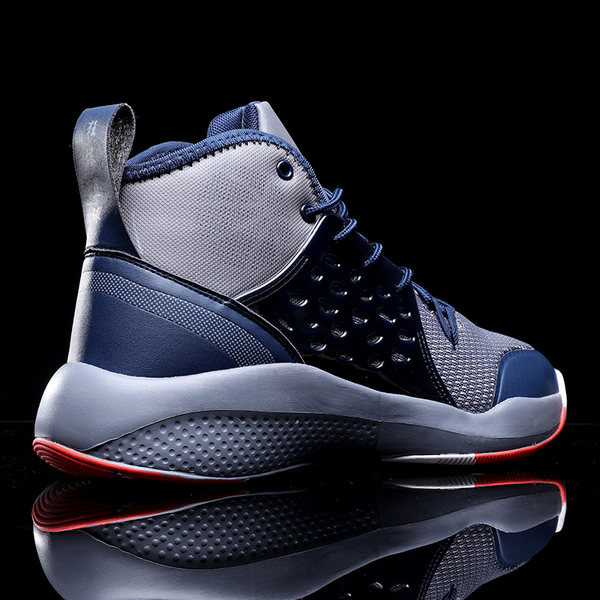 Kõrged spordijalatsid