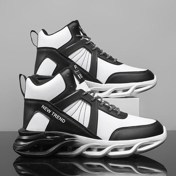 Kõrge pealispinnaga korvpallijalatsid, millel on kiri ja kare tallaosa meestele