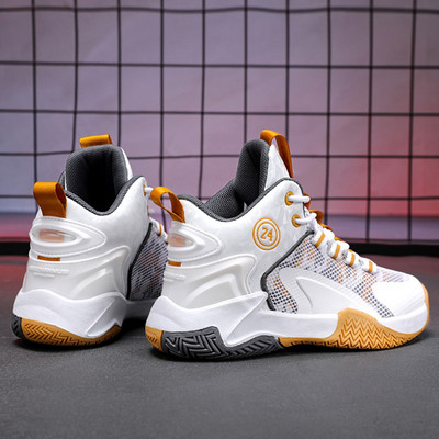 Mitmes värvitoonis meeste talvejalatsid