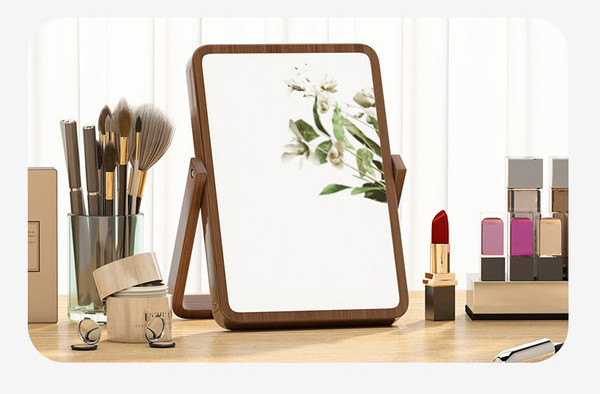 Puidust alusega kosmeetikapeegel