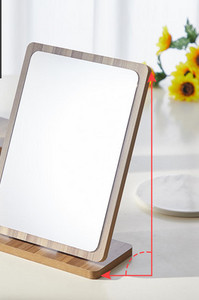 Puidust kosmeetiline peegel