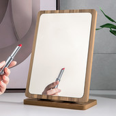 Puidust kosmeetiline peegel