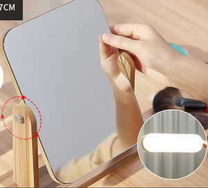 Puidust kosmeetiline peegel