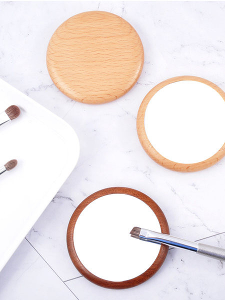 Väike kaasaskantav meigipeegel