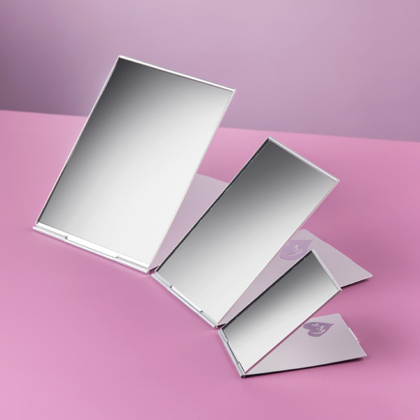 Φορητός καλλυντικός καθρέφτης