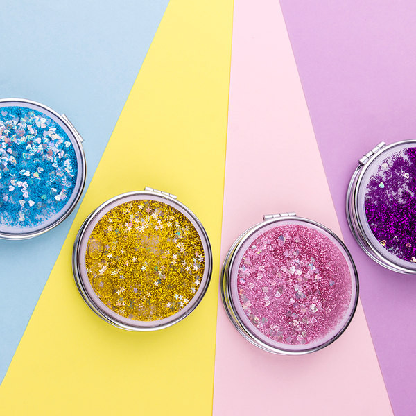 Kaasaskantav läikiva efektiga peegel