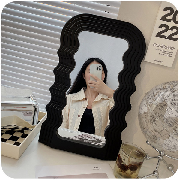 Hullámos asztali tükör