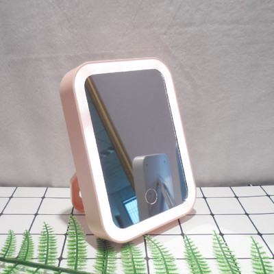 Žensko kozmetičko ogledalo sa stalkom