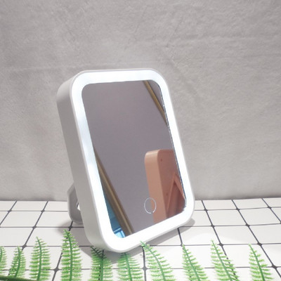 Žensko kozmetičko ogledalo sa stalkom