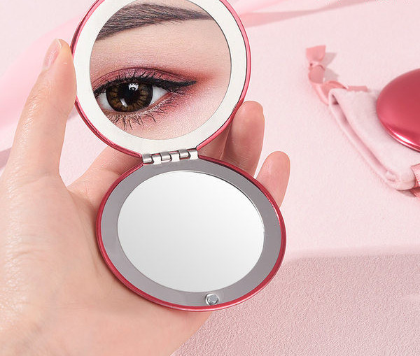 Väike kaasaskantav peegel