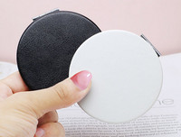 Kolmes värvitoonis naiste kokkupandav peegel