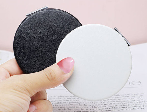 Kolmes värvitoonis naiste kokkupandav peegel