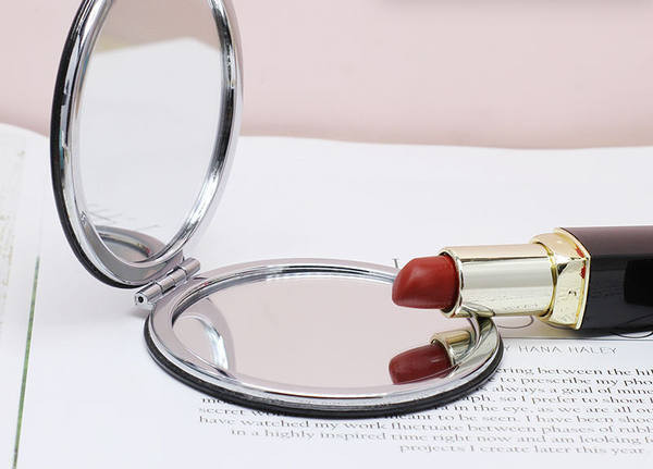 Kolmes värvitoonis naiste kokkupandav peegel