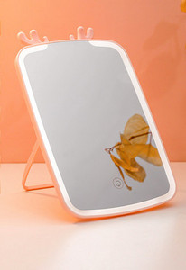 Naiste kaasaegne lauapeegel