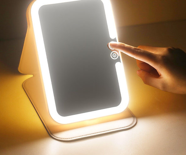 Naiste kaasaegne lauapeegel