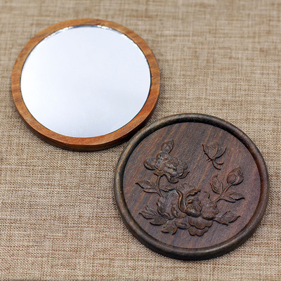 Väike trükiga taskupeegel