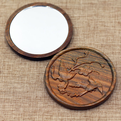 Väike trükiga taskupeegel