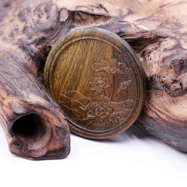 Väike trükiga taskupeegel