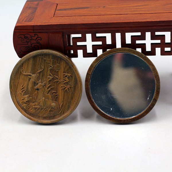 Väike trükiga taskupeegel