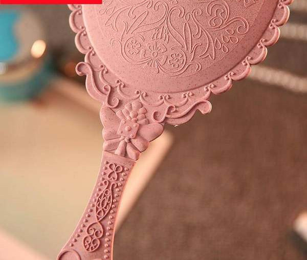 Rankinio veidrodžio retro modelis