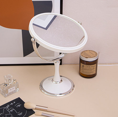 Naiste laua meigipeegel
