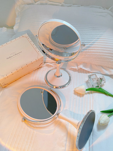 Naiste laua meigipeegel
