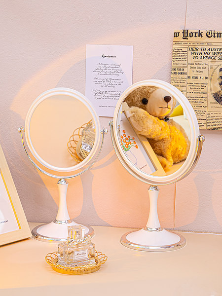 Naiste laua meigipeegel