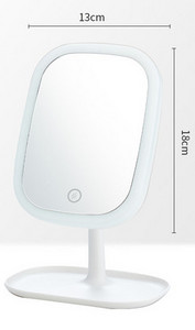 Naiste kosmeetiline peegel alusel