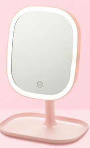 Naiste kosmeetiline peegel alusel