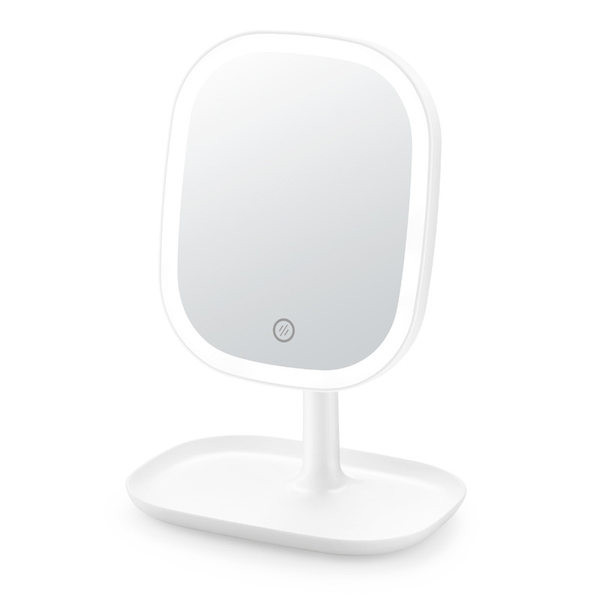 Naiste kosmeetiline peegel alusel