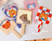 Kaasaskantav kosmeetiline peegel koos rakendusega