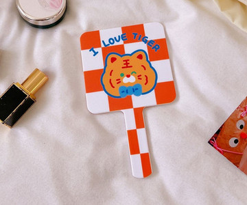 Kaasaskantav kosmeetiline peegel koos rakendusega