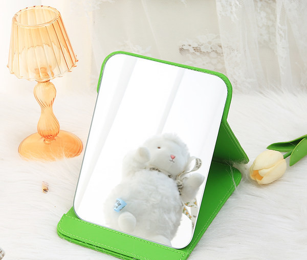 Kaasaskantav kandiline kosmeetiline peegel