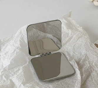 Φορητός μικρός καλλυντικός καθρέφτης