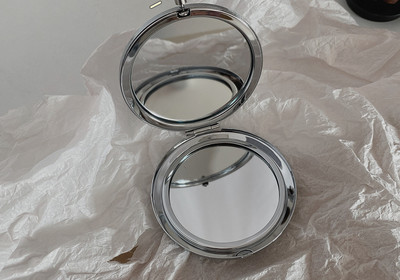 Φορητός μικρός καλλυντικός καθρέφτης