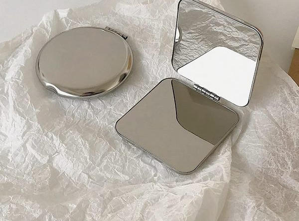 Φορητός μικρός καλλυντικός καθρέφτης