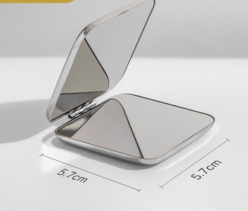 Naiste kokkupandav peegel