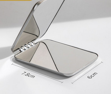 Naiste kokkupandav peegel