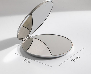 Naiste kokkupandav peegel