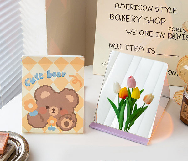 Kaasaskantav väike aplikatsiooniga peegel