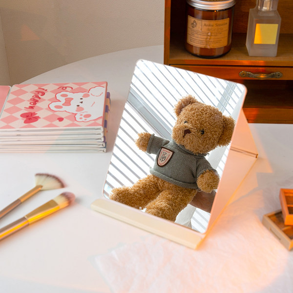 Kaasaskantav väike aplikatsiooniga peegel