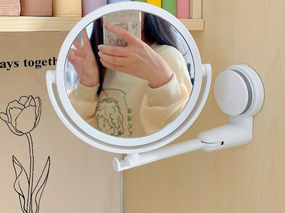 Uue mudeli kosmeetiline peegel seinaalusega