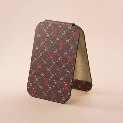 Kokkupandav kosmeetiline peegel koos aplikatsiooniga