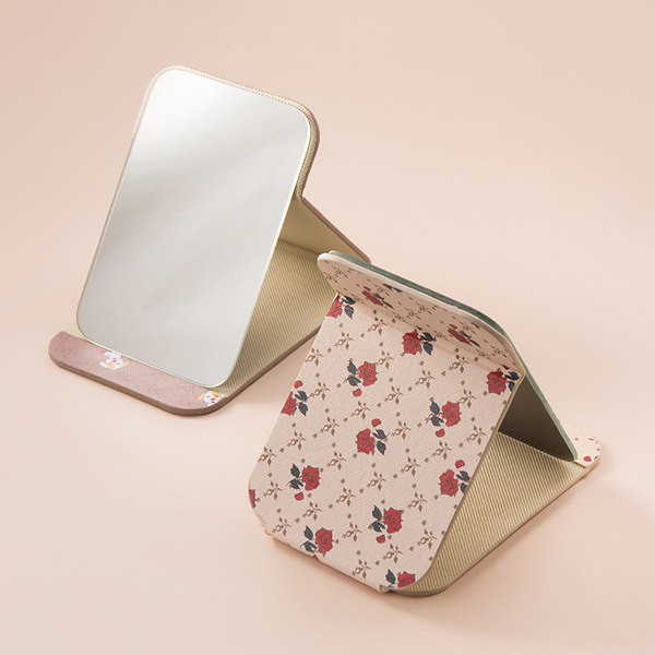 Kokkupandav kosmeetiline peegel koos aplikatsiooniga