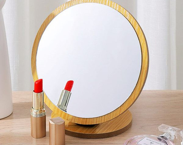 Laua kosmeetiline peegel puidust