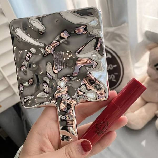 Γυναικείος καθρέφτης χειρός σε στυλ ρετρό