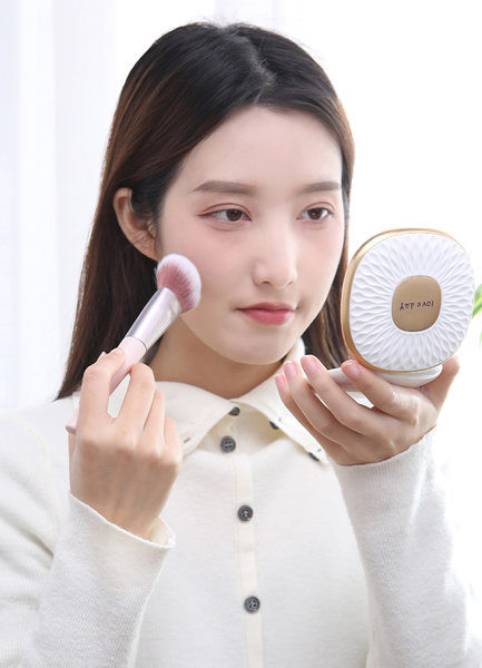 Kaasaskantav kahepoolne kosmeetiline peegel