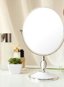 Naiste kahepoolne peegel