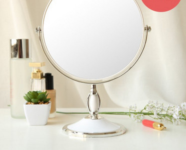 Naiste kahepoolne peegel